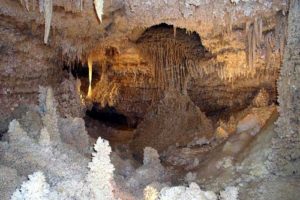 8. كهوف سونورا ، تكساس - Caverns of Sonora, Texas